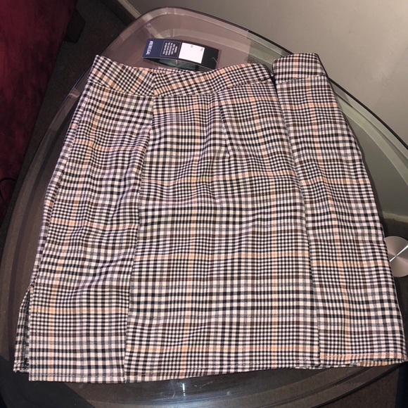 Rebellious Fashion Skirt - Picture 3 of 4